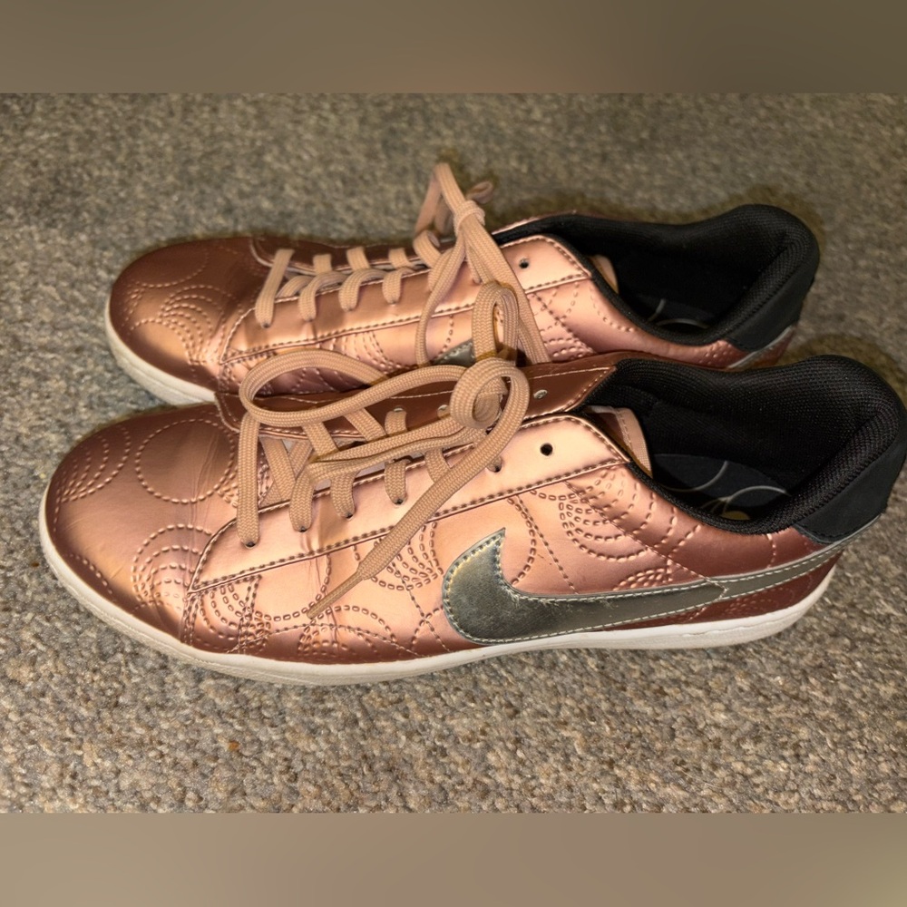 Women's Nike Tennis Shoes